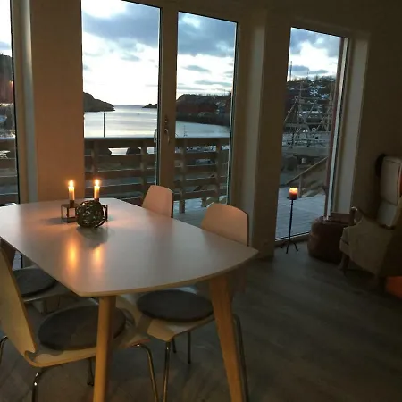 Hjellebua Feriehus Stamsund